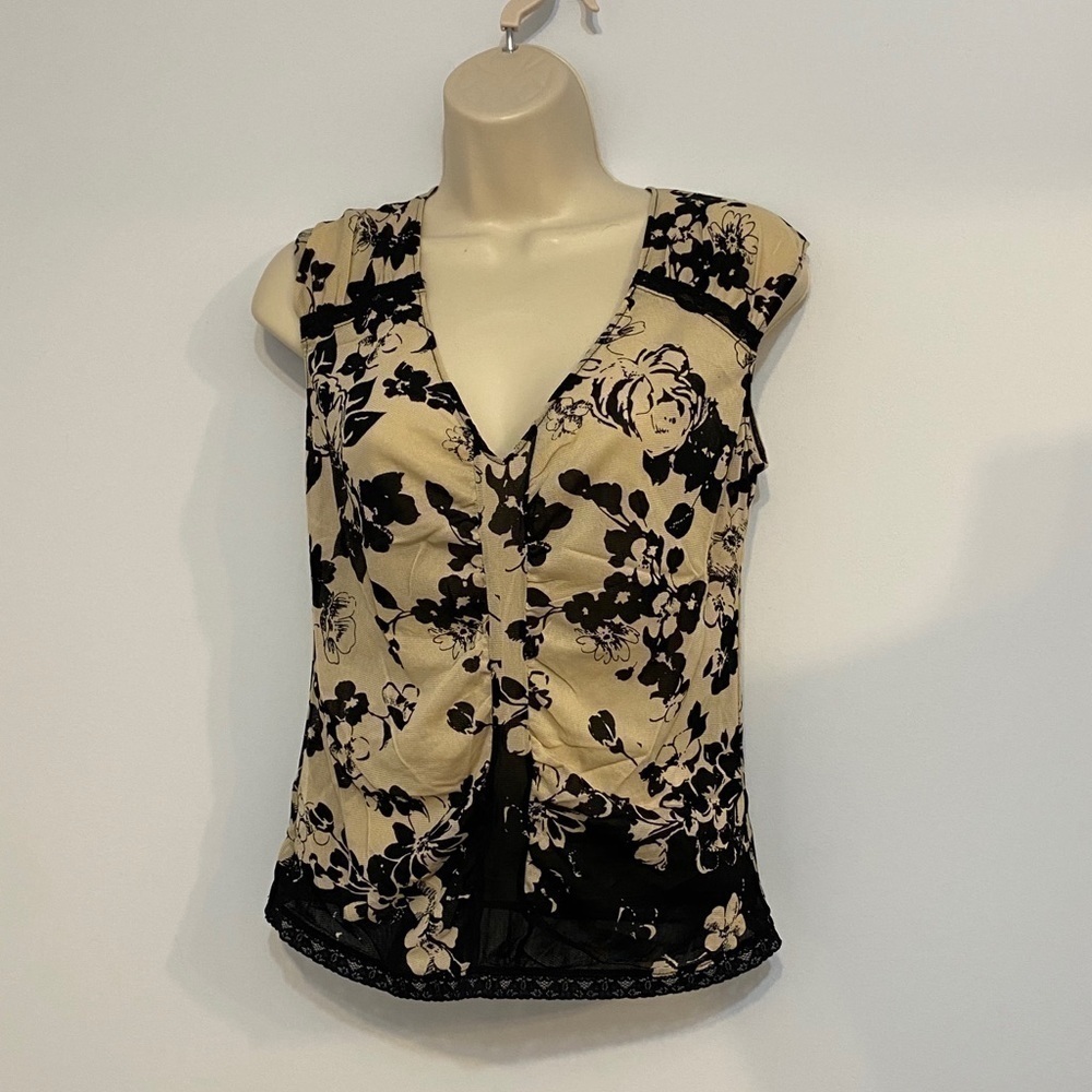 Kenneth Cole Medium Floral with Lacey Trim